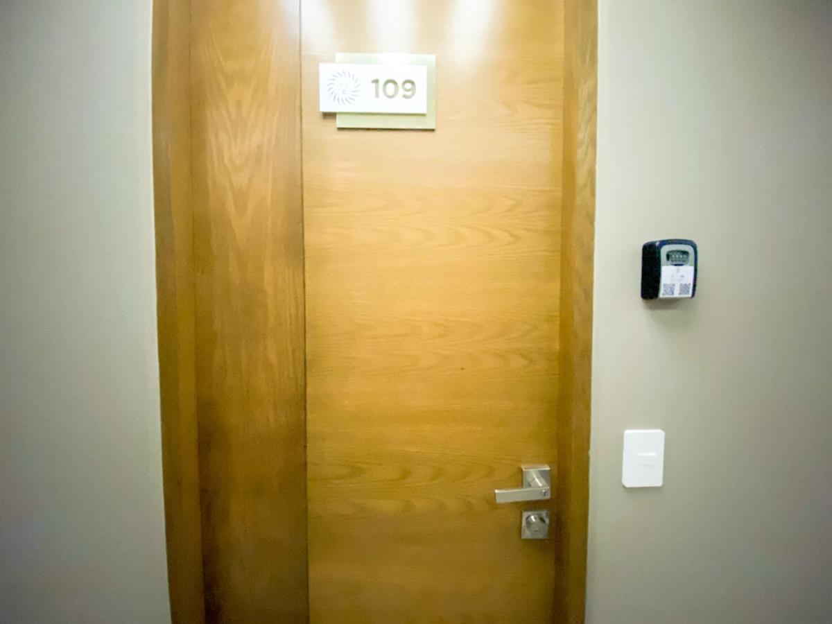 Excellent Location With Roof Gym At 300m Apartment *